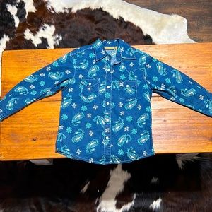 Little Girl’s Wrangler Long Sleeve Pearl Snap, Size Sm, blue paisley, like new